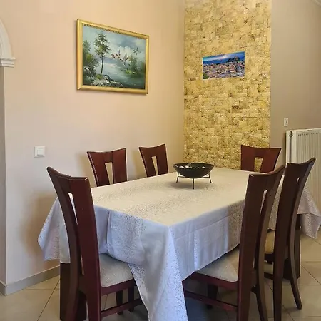 Antigone House آغيوس ستيفانوس