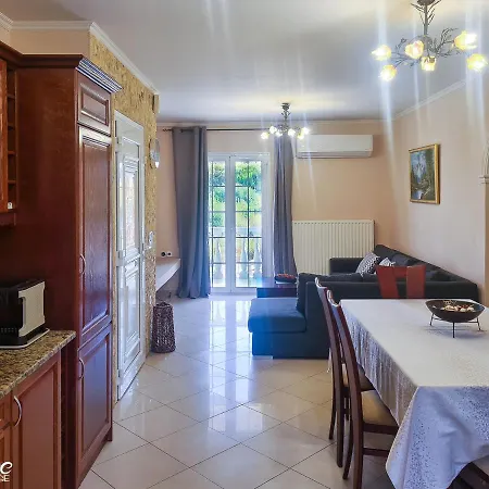 بيت للعطل Antigone House آغيوس ستيفانوس
