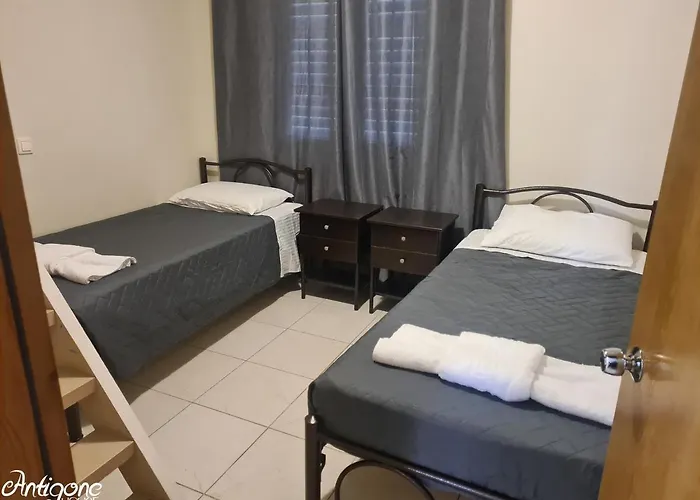 Antigone House Агиос Стефанос